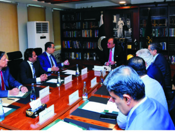 اسلام آباد میں وزیر خزانہ محمد اورنگزیب کی نیسلے پاکستان سے ملاقات؛ معاشی اصلاحات، ٹیکس شفافیت، مقامی سازی، درآمدات میں کمی اور پائیدار سرمایہ کاری پر گفتگو۔