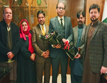 ایپنک کے اعلیٰ سطحی وفد کی وفاقی سیکرٹری اطلاعات اشفاق احمد خلیل سے ملاقات۔ میڈیا ورکرز کے مسائل، صحت انشورنس، سروس اسٹرکچر اور بقایاجات پر گفتگو۔